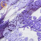 La púrpura del trabajo hecho a mano del OEM goteó la tela francesa del cordón bordada