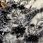 Tela bordada decorativa negra del cordón de moda con los diamantes artificiales