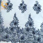 Grey Lace Fabric Mesh Embroidered modificado para requisitos particulares elegante goteó la tela nupcial