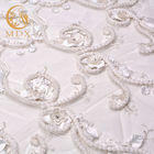 Material floral blanco pesado de lujo del cordón de las telas 3D del cordón 1 yarda con los diamantes artificiales
