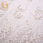 Anchura blanca del poliéster el 135cm de las telas el 20% del cordón de las flores elegantes para los vestidos de boda