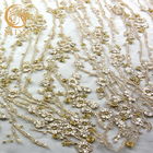 El cordón del bordado de máquina de la anchura del oro el 140cm modificó la tela del cordón para requisitos particulares para los vestidos